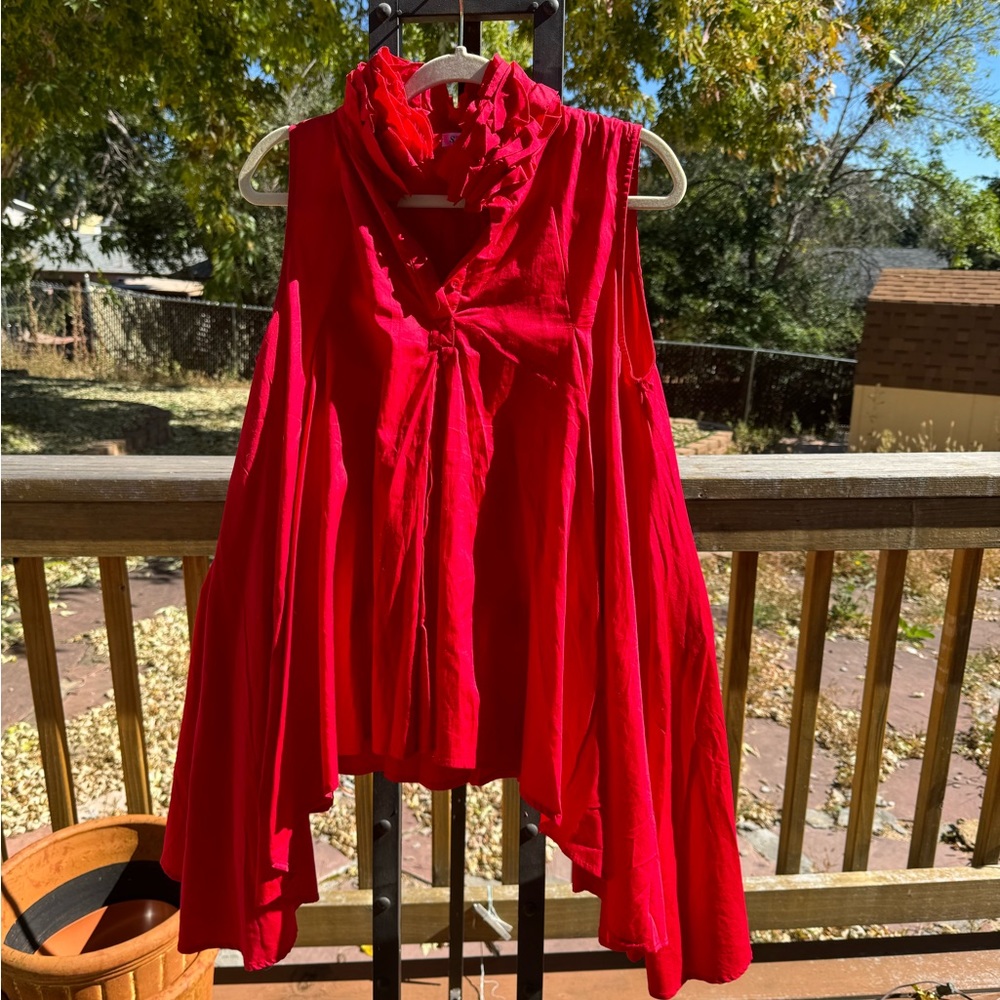 Ruffled sleeveless handkerchief hem tunic blouse